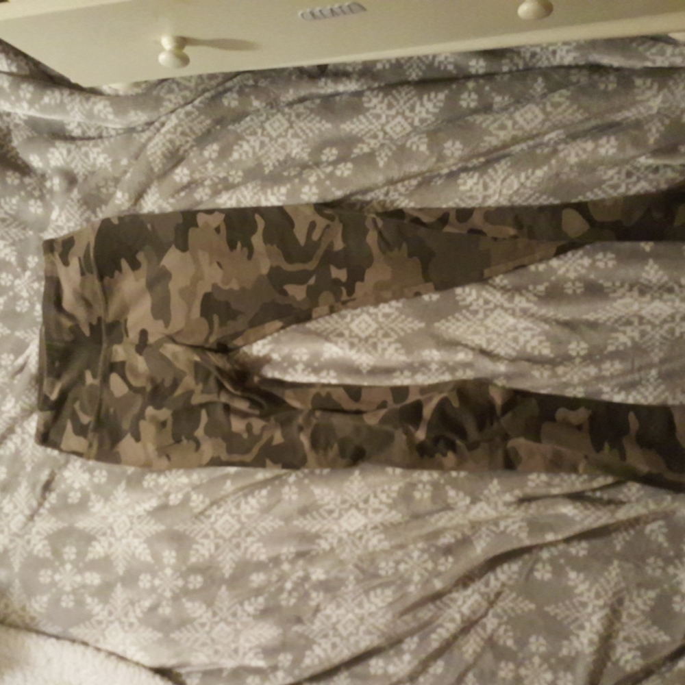 Camo leggings, loose, women's xs